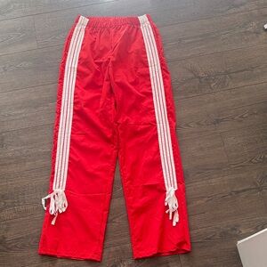 Cali 1850 Like New red track pants with stripes and ties Small